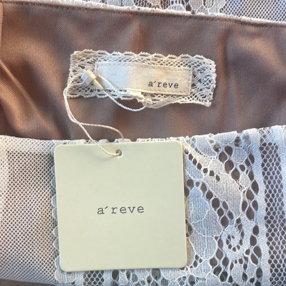 Beautiful Ivory Lace Knee Length Skirt - Picture 5 of 6